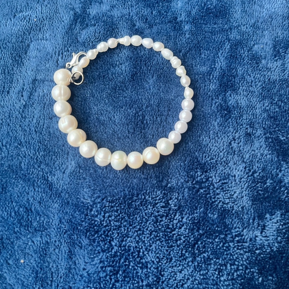 Elegant White Pearl Bracelet